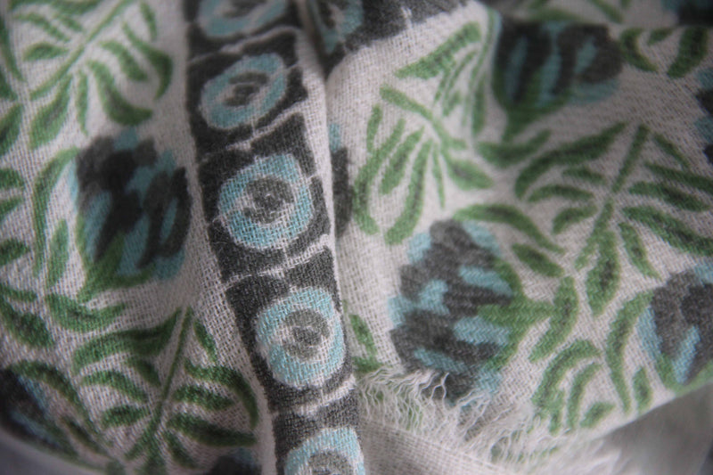 LES BELLES VAGABONDES Cuadrado de lana Green Green Poem