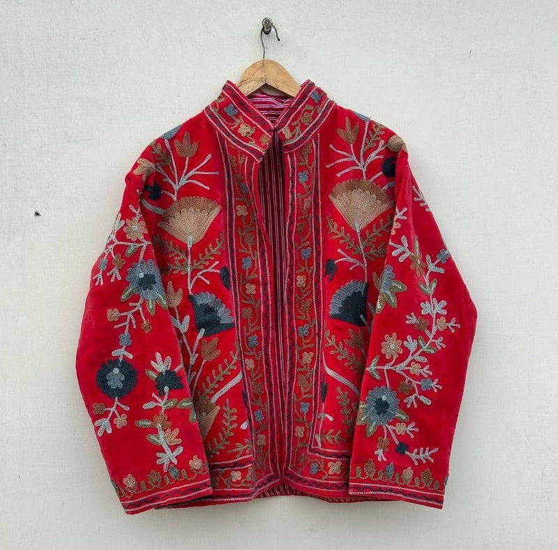 Chaqueta Suzani de terciopelo bordada a mano - Roja