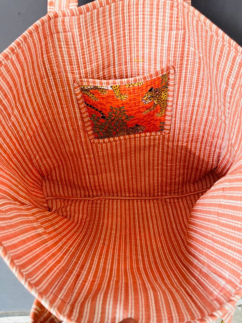 Bolso acolchado de algodón con estampado de tigre hecho a mano