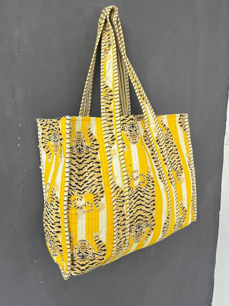 Bolso acolchado de algodón con estampado de tigre hecho a mano