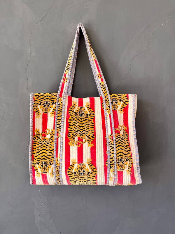 Bolso acolchado de algodón con estampado de tigre hecho a mano