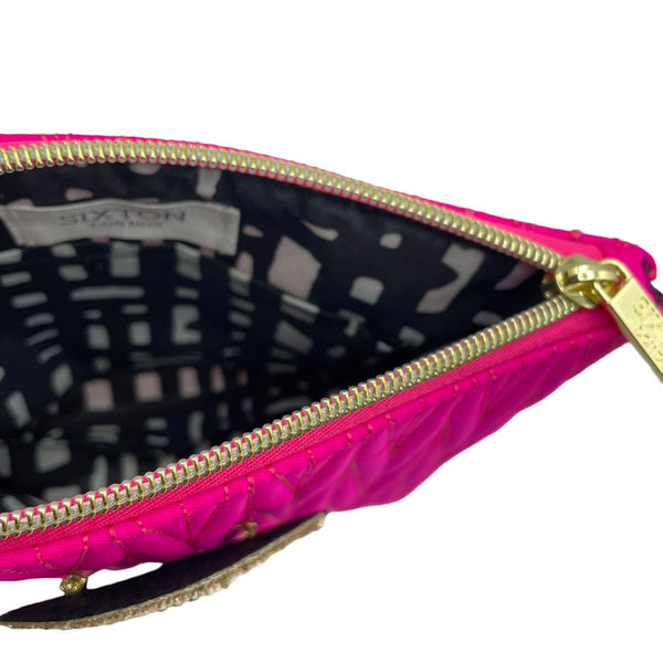 Bolsa de maquillaje Tribeca rosa brillante con pin de palmera