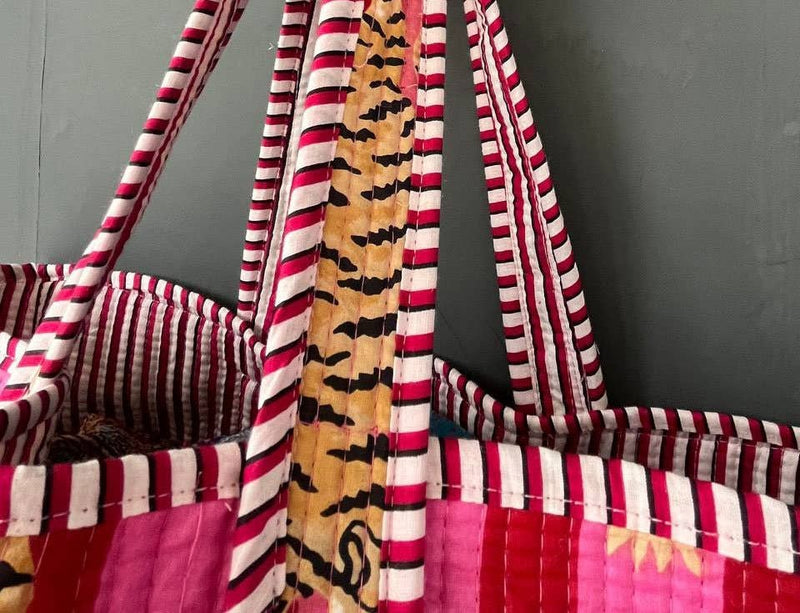 Bolso acolchado de algodón con estampado de tigre hecho a mano