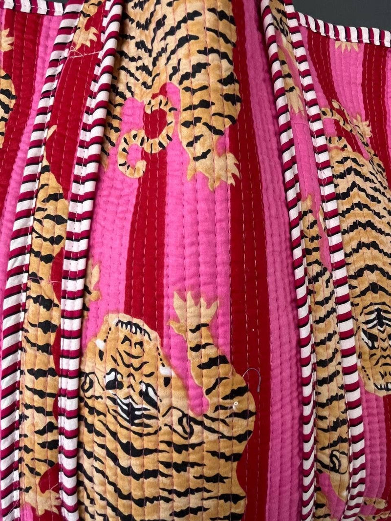 Bolso acolchado de algodón con estampado de tigre hecho a mano