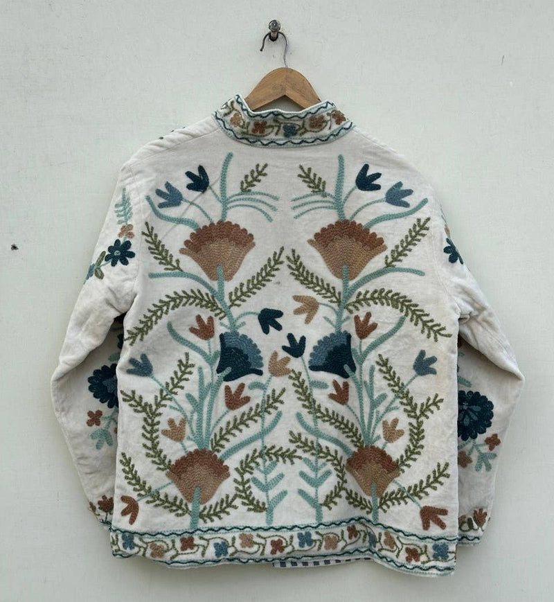 Chaqueta Suzani de terciopelo bordada a mano - Blanca