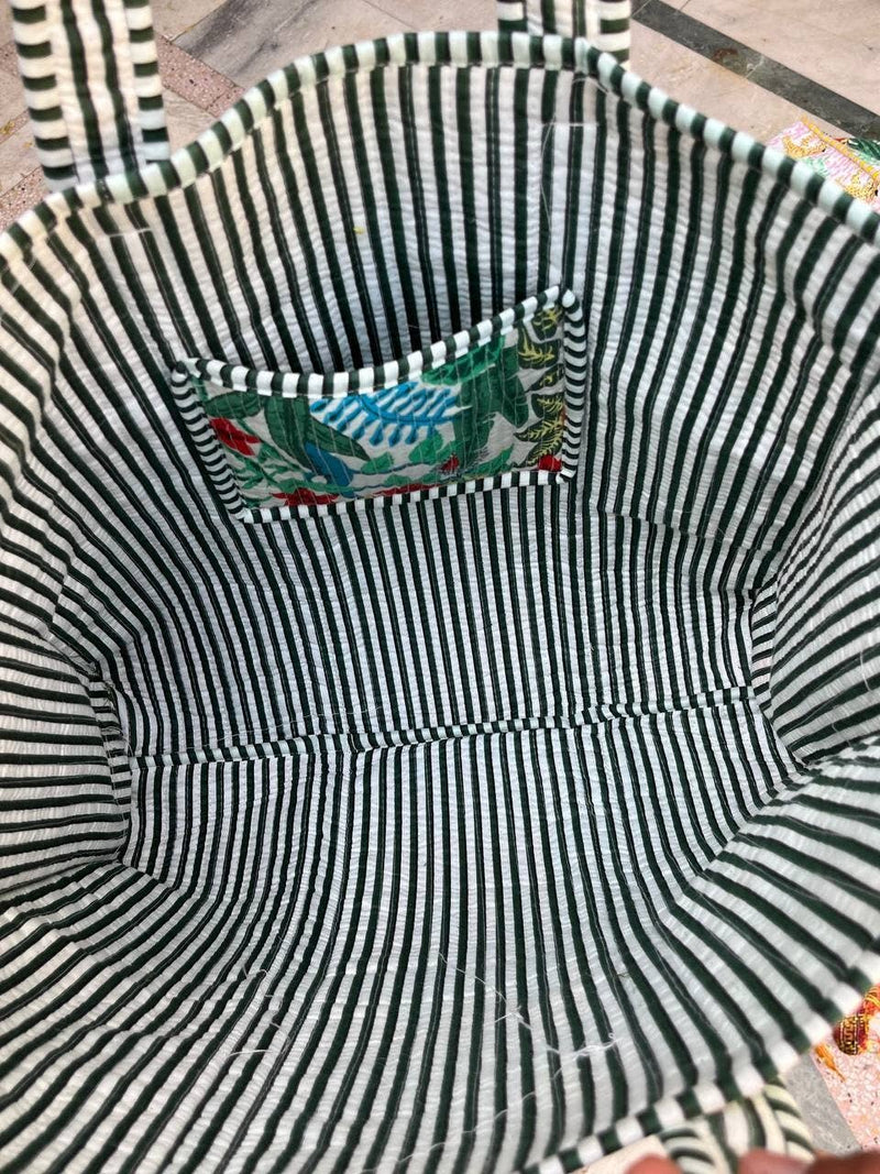 Bolso acolchado de algodón con estampado de tigre hecho a mano