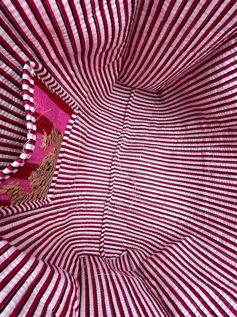 Bolso acolchado de algodón con estampado de tigre hecho a mano