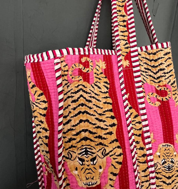 Bolso acolchado de algodón con estampado de tigre hecho a mano
