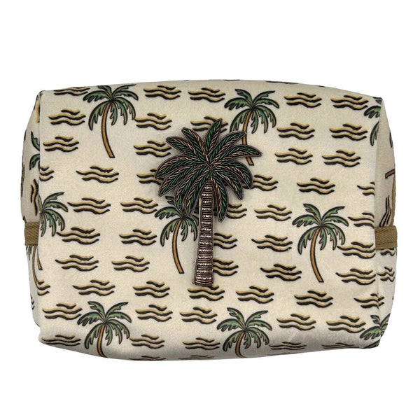 Bolsa de maquillaje Sand Palm con pin de palmera verde