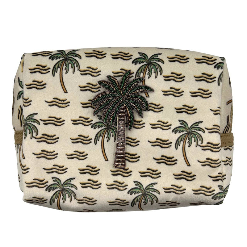 Bolsa de maquillaje Sand Palm con pin de palmera verde