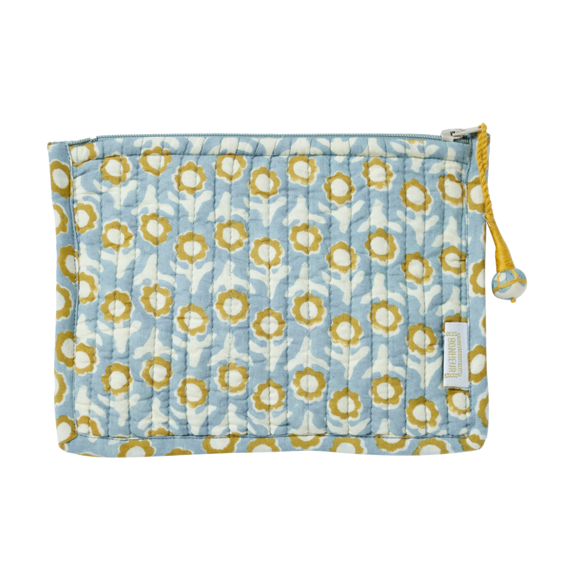 BONHEUR DU JOUR Bolsa pequeña acolchada con estampado de flores indias Isha Blue
