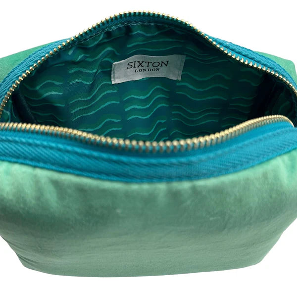 Bolsa de maquillaje marina y alfiler en forma de palma dorada, terciopelo reciclado