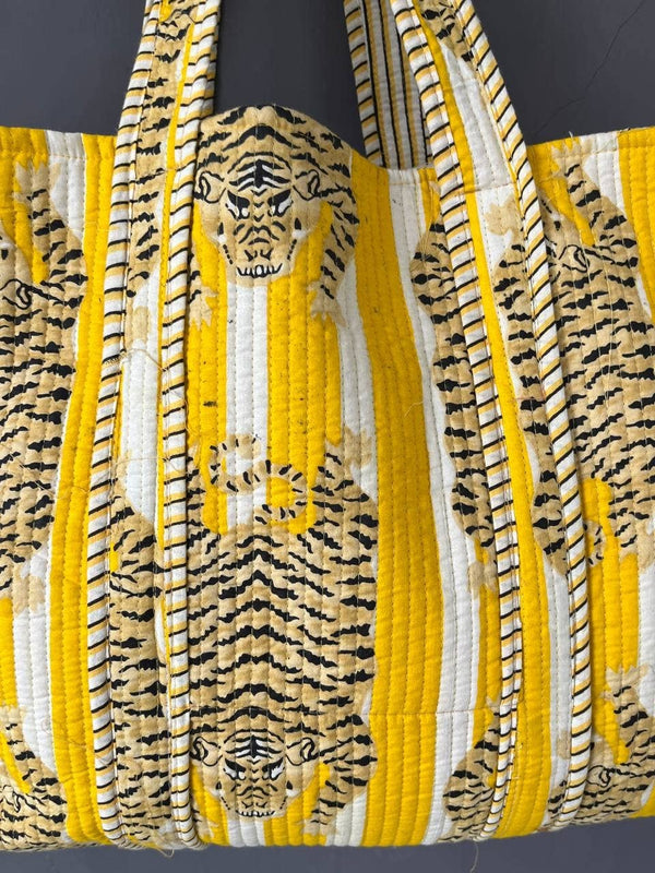 Bolso acolchado de algodón con estampado de tigre hecho a mano