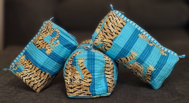 Bolsa de maquillaje/aseo acolchada de algodón azul turquesa con diseño de tigre: Solo mediano