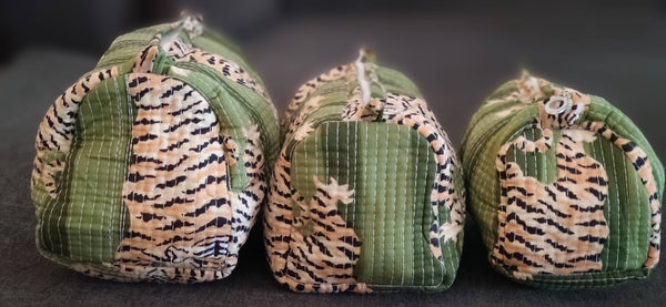 Bolsa de maquillaje y aseo acolchada de algodón  Tiger: Solo grande