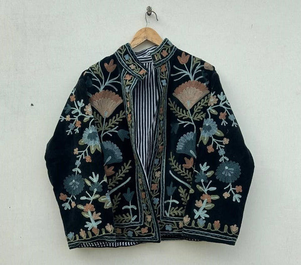 Chaqueta Suzani de terciopelo bordada a mano - Negra