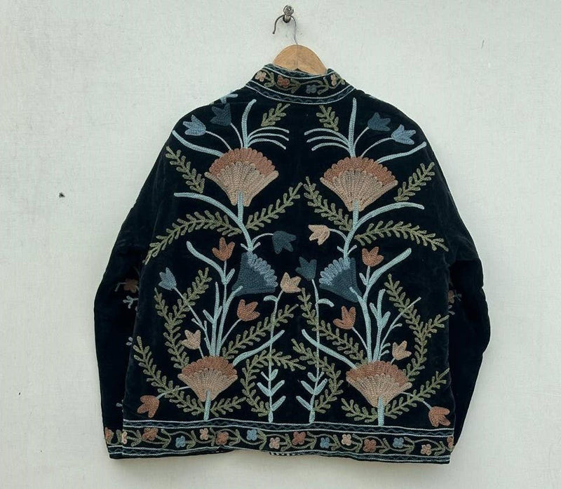 Chaqueta Suzani de terciopelo bordada a mano - Negra