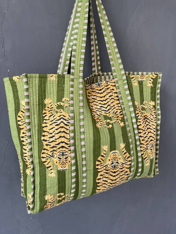 Bolso acolchado de algodón con estampado de tigre hecho a mano