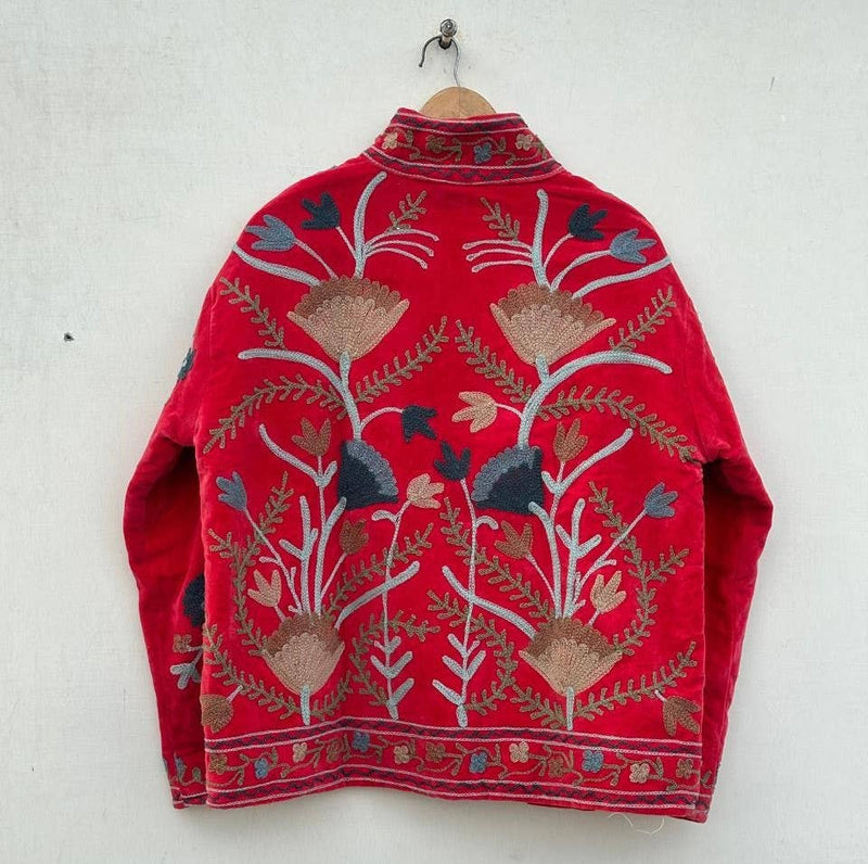 Chaqueta Suzani de terciopelo bordada a mano - Roja